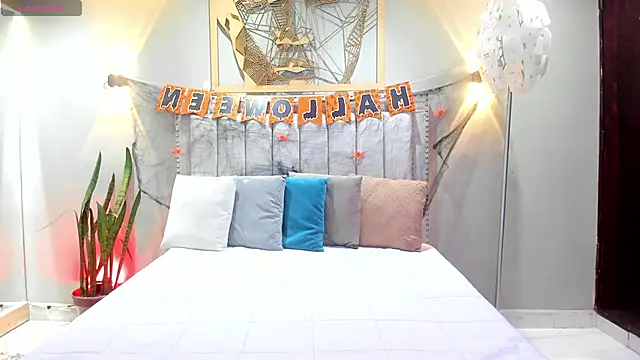 Paula Desousa online show from 28, 10, 2025