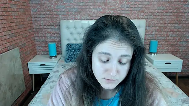 Holliy Cooper online show from 10, 11, 2025