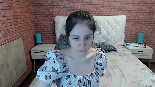 Holliy Cooper online show from 15, 7, 2026