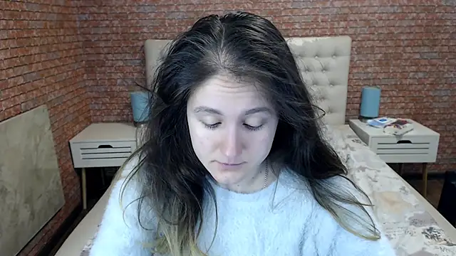 Holliy Cooper online show from 17, 10, 2025