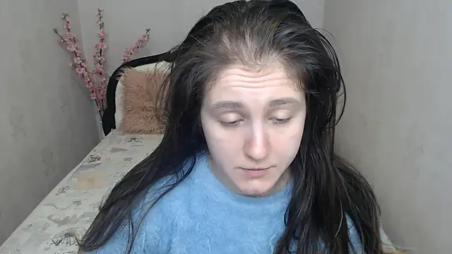 Holliy Cooper online show from 13, 4, 2026