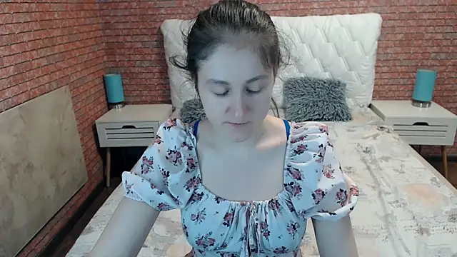 Holliy Cooper online show from 13, 7, 2026