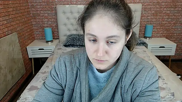 Holliy Cooper online show from 31, 10, 2025