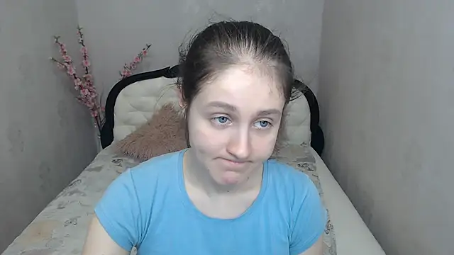 Holliy Cooper online show from 9, 4, 2026