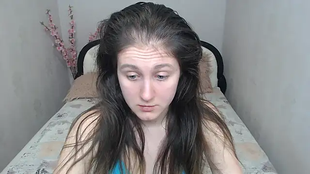 Holliy Cooper online show from 22, 4, 2026