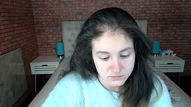 Holliy Cooper online show from 16, 10, 2025