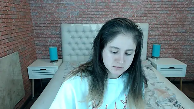 Holliy Cooper online show from 12, 11, 2025