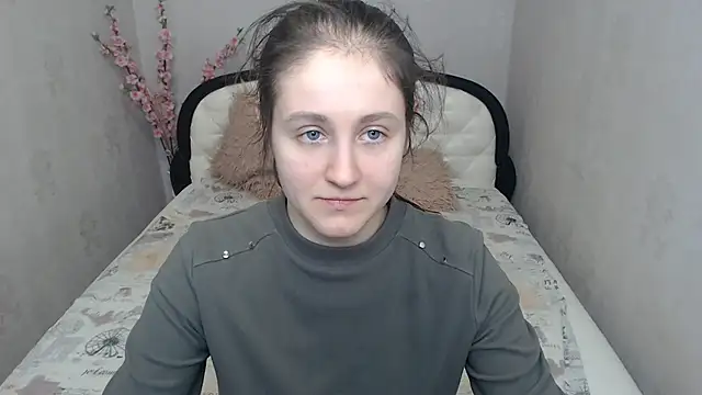 Holliy Cooper online show from 23, 4, 2026