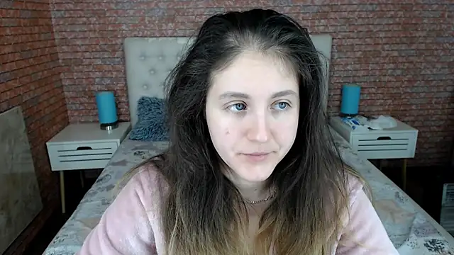 Holliy Cooper online show from 19, 10, 2025