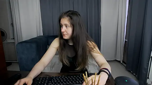 Holliy Cooper online show from 2, 6, 2026