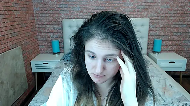 Holliy Cooper online show from 24, 10, 2025