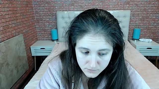 Holliy Cooper online show from 22, 11, 2025