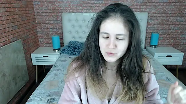 Holliy Cooper online show from 13, 11, 2025