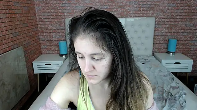 Holliy Cooper online show from 26, 11, 2025