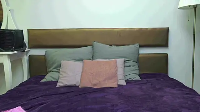 Snapshot of MissYvie chatting on 10, 11, 2025 MissYvie online show from 10, 11, 2025