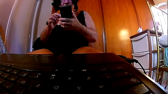 Snapshot of daniela44 chatting on 31, 10, 2025 daniela44 online show from 31, 10, 2025