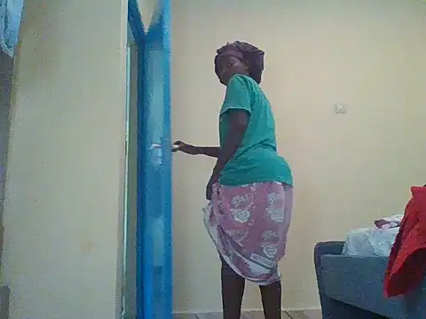 Snapshot of prettychic5 chatting on 11, 10, 2025 prettychic5 online show from 11, 10, 2025