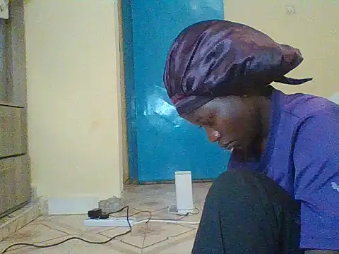 Snapshot of prettychic5 chatting on 15, 10, 2025 prettychic5 online show from 15, 10, 2025