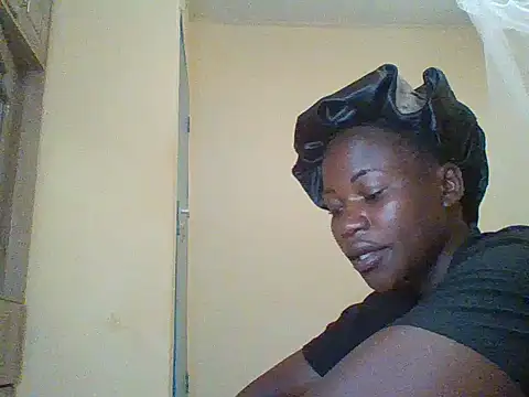 Snapshot of prettychic5 chatting on 9, 2, 2026 prettychic5 online show from 9, 2, 2026