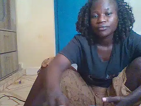 Snapshot of prettychic5 chatting on 27, 10, 2025 prettychic5 online show from 27, 10, 2025