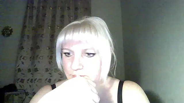 Snapshot of MeilomaWesa chatting on 17, 11, 2025 MeilomaWesa online show from 17, 11, 2025