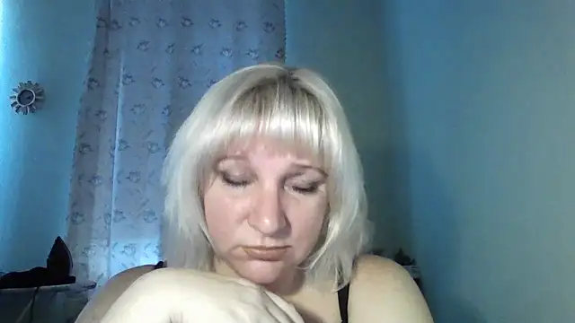 Snapshot of MeilomaWesa chatting on 4, 11, 2025 MeilomaWesa online show from 4, 11, 2025