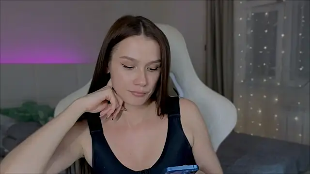 Snapshot of Madi_soon chatting on 7, 10, 2025 Madi soon online show from 7, 10, 2025