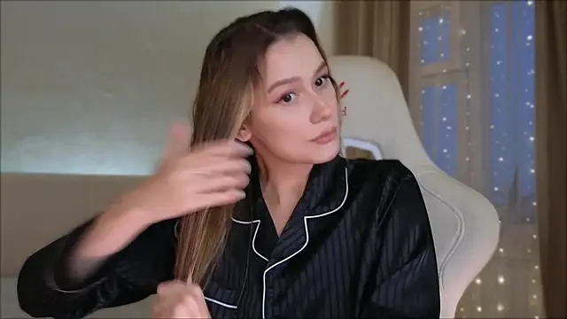 Snapshot of Madi_soon chatting on 12, 3, 2025 Madi soon online show from 12, 3, 2025