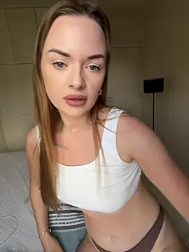 Snapshot of ElenaRebelle chatting on 4, 5, 2026 ElenaRebelle online show from 4, 5, 2026