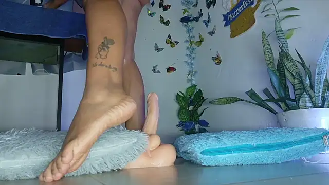 lucy hairypussy83 online show from 28, 9, 2025