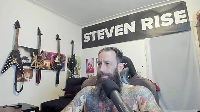 Snapshot of StevenRiseNYC chatting on 4, 5, 2026 StevenRiseNYC online show from 4, 5, 2026