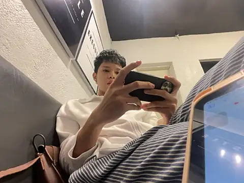 Plaxtique online show from 8, 11, 2025