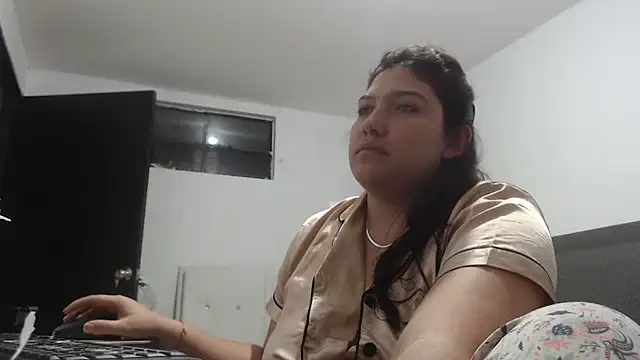 ammarahot7777 online show from 20, 4, 2026