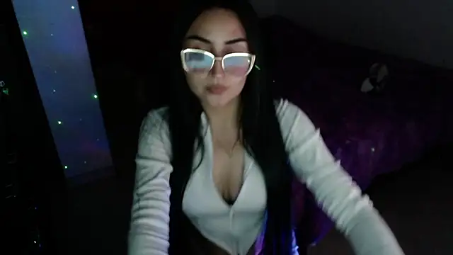 Tiffani Williams online show from 3, 3, 2026