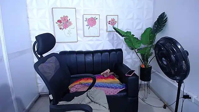 Valentinaa mature online show from 6, 11, 2025