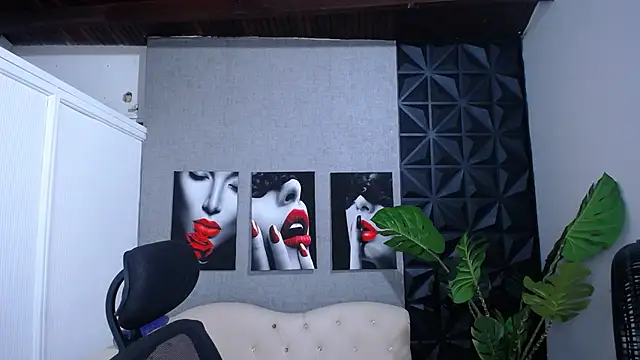 Valentinaa mature online show from 20, 4, 2026