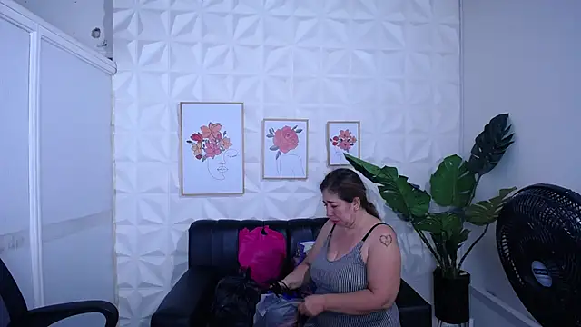 Valentinaa mature online show from 26, 11, 2025