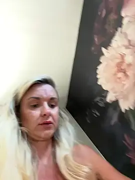 Snapshot of Bella-Tight chatting on 3, 8, 2026 Bella-Tight online show from 3, 8, 2026