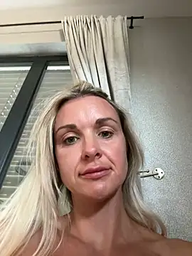 Snapshot of Bella-Tight chatting on 27, 6, 2026 Bella-Tight online show from 27, 6, 2026