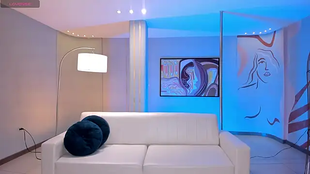 LizzHamilton   online show from 7, 10, 2025