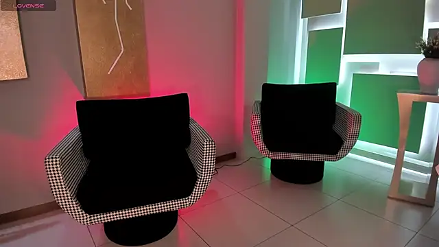 LizzHamilton   online show from 11, 10, 2025