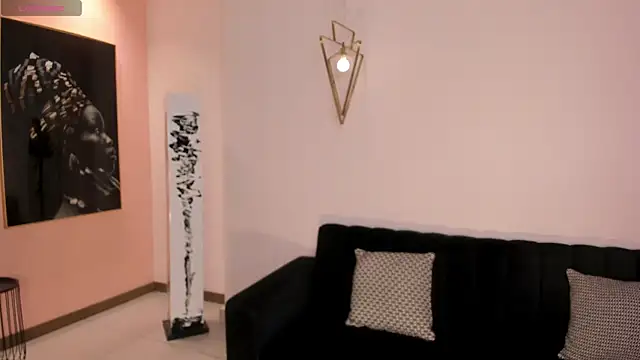 LizzHamilton   online show from 9, 1, 2026