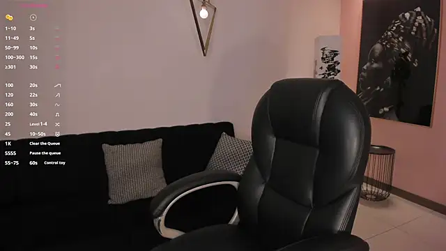 LizzHamilton   online show from 23, 2, 2026