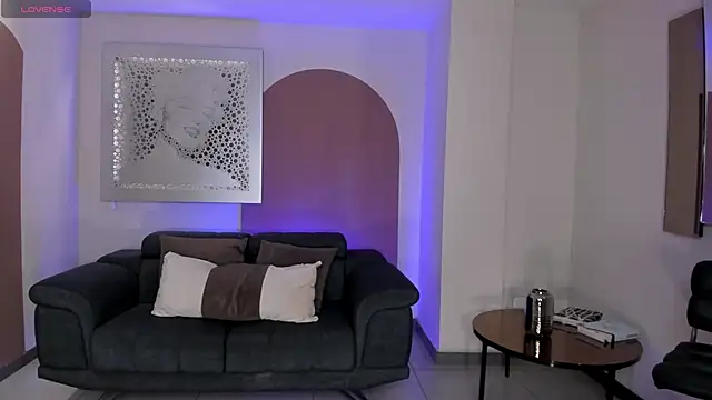 LizzHamilton   online show from 21, 12, 2025