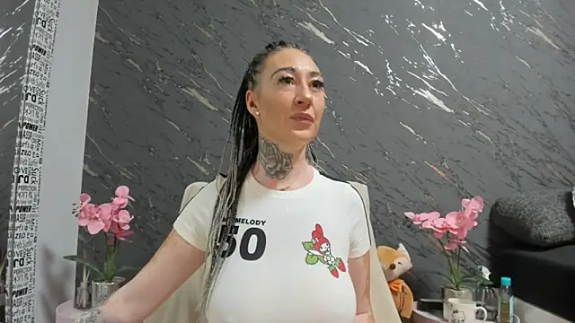 Rayanablackandwhite online show from 12, 10, 2025