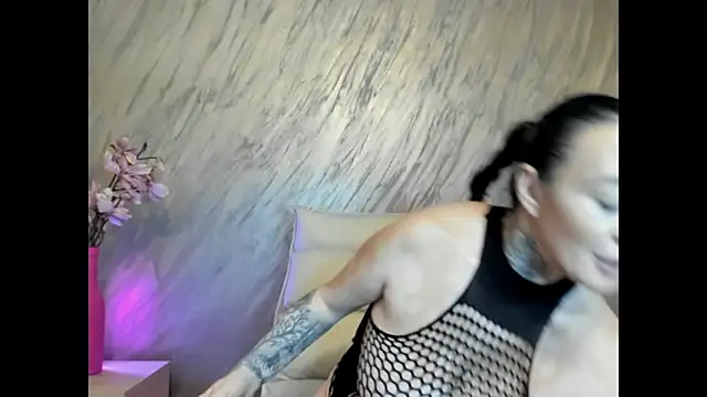 Rayanablackandwhite online show from 9, 4, 2026