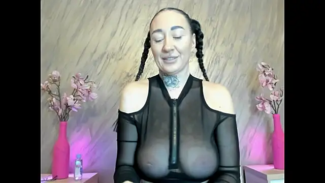 Rayanablackandwhite online show from 22, 4, 2026