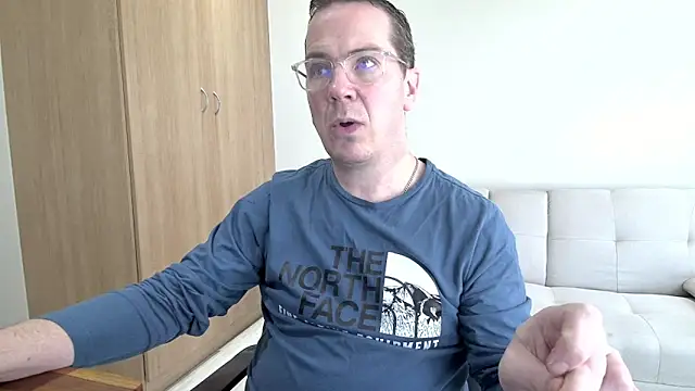 Snapshot of BrettJ81 chatting on 24, 5, 2026 BrettJ81 online show from 24, 5, 2026