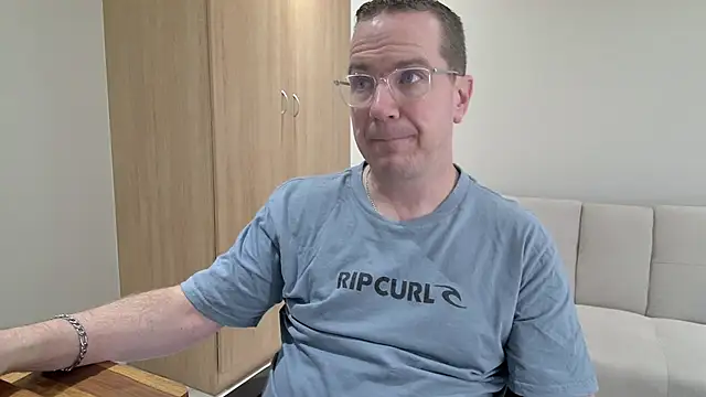 Snapshot of BrettJ81 chatting on 28, 4, 2026 BrettJ81 online show from 28, 4, 2026