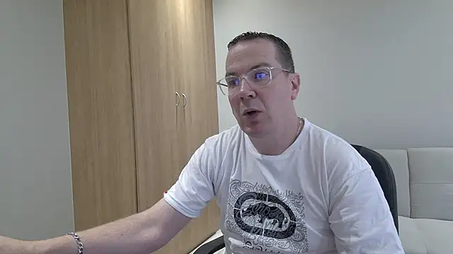 BrettJ81 online show from 20, 12, 2025